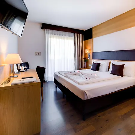 Western Adige 4*