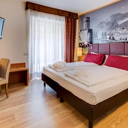Western Adige Отель