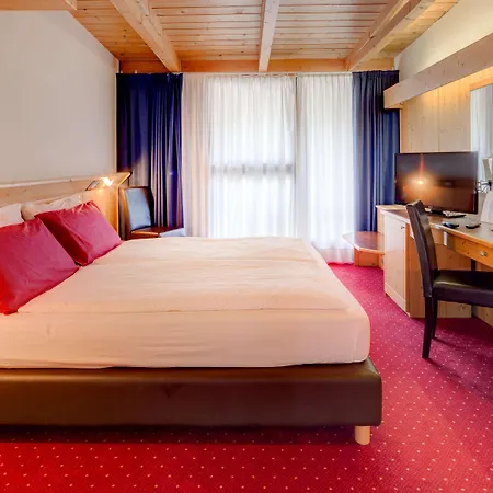 Western Adige ホテル 4*
