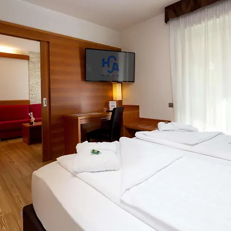 Western Adige ホテル 4*