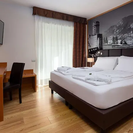 ホテル Western Adige 4*