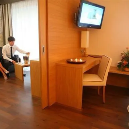 Ξενοδοχείο Western Adige