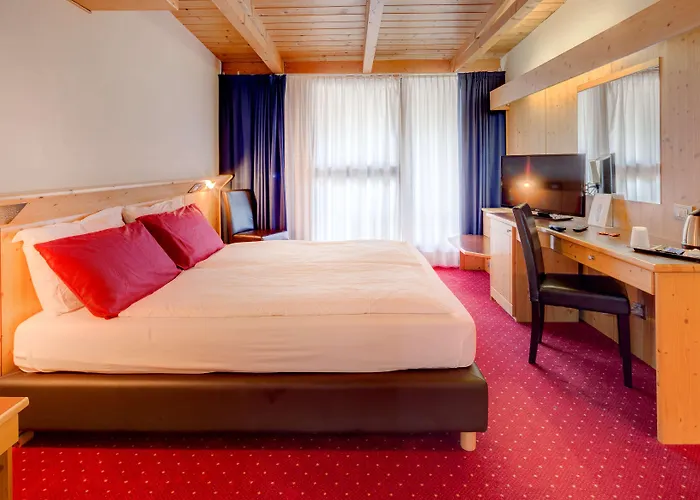 Western Adige Отель 4*